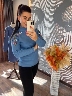 Вязаний светер з горлом стійка синій , вишивка на рукавах 42-48 Виш 1св фото